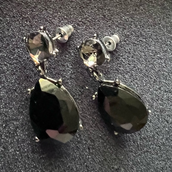 Black on gunmetal jeweled post earrings - Picture 3 of 3